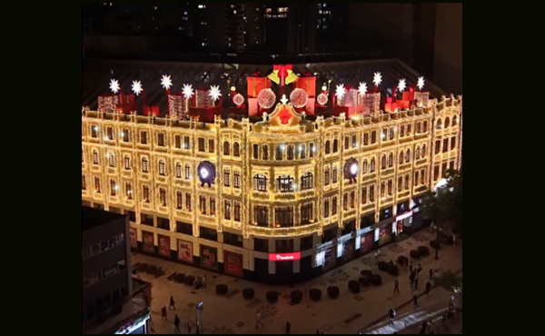 Palácio Avenida ilumina Curitiba com sua decoração natalina