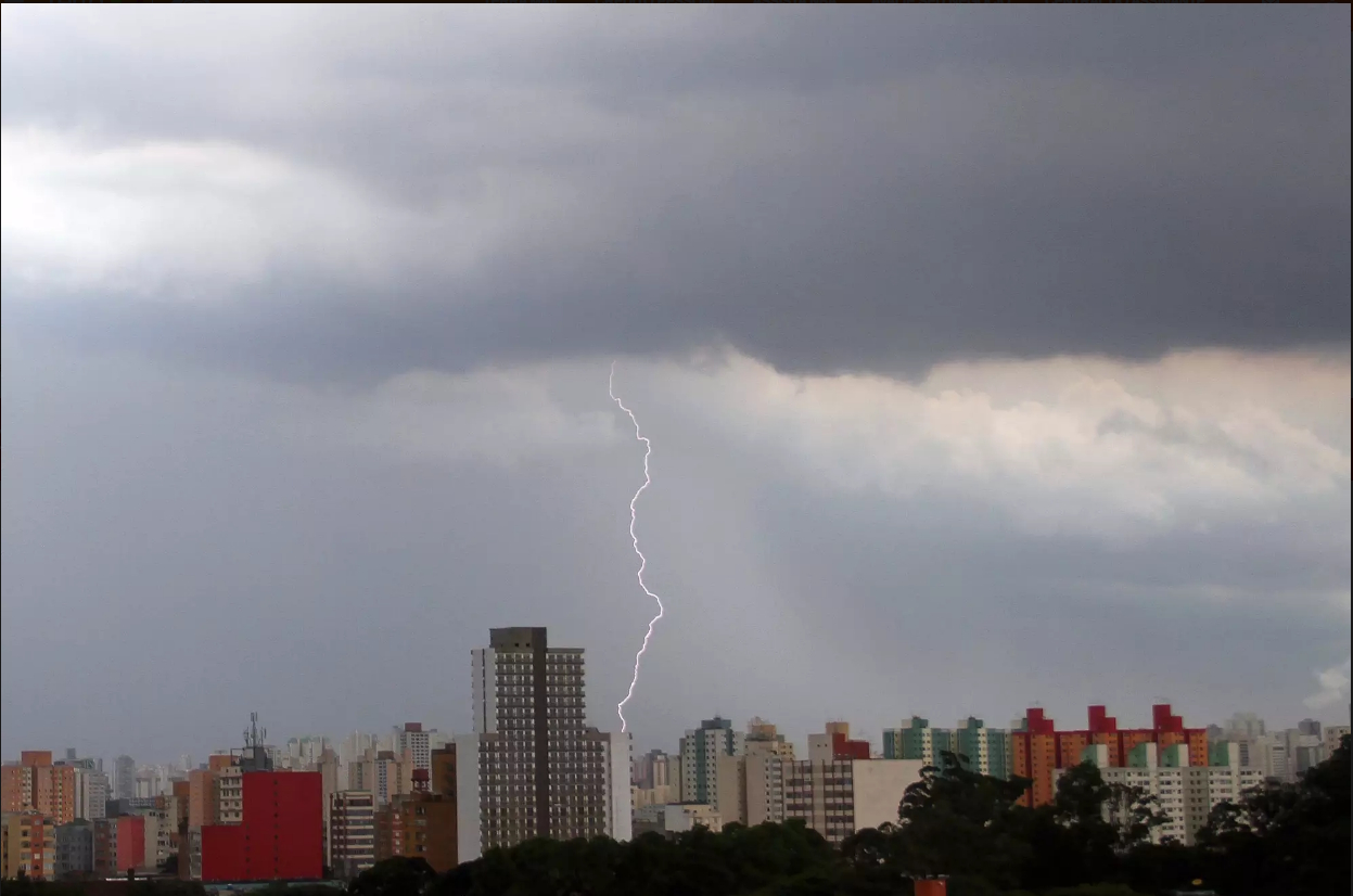 Paraná deve registrar tempestades por três dias seguidos, diz Simepar; veja previsão por região