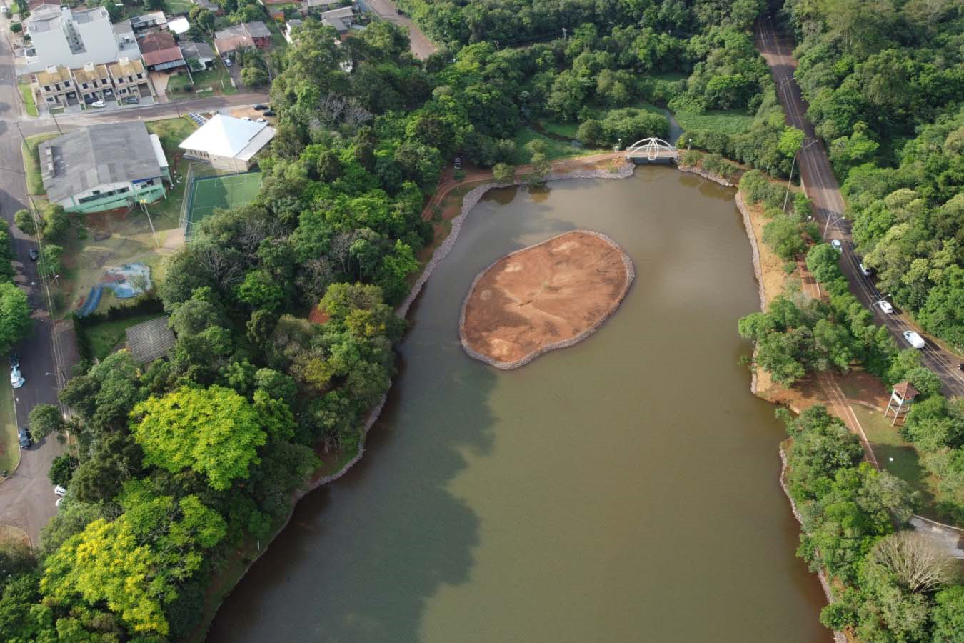 Sanepar avança nas obras de terreno que recebeu resíduos do Lago Municipal de Cascavel