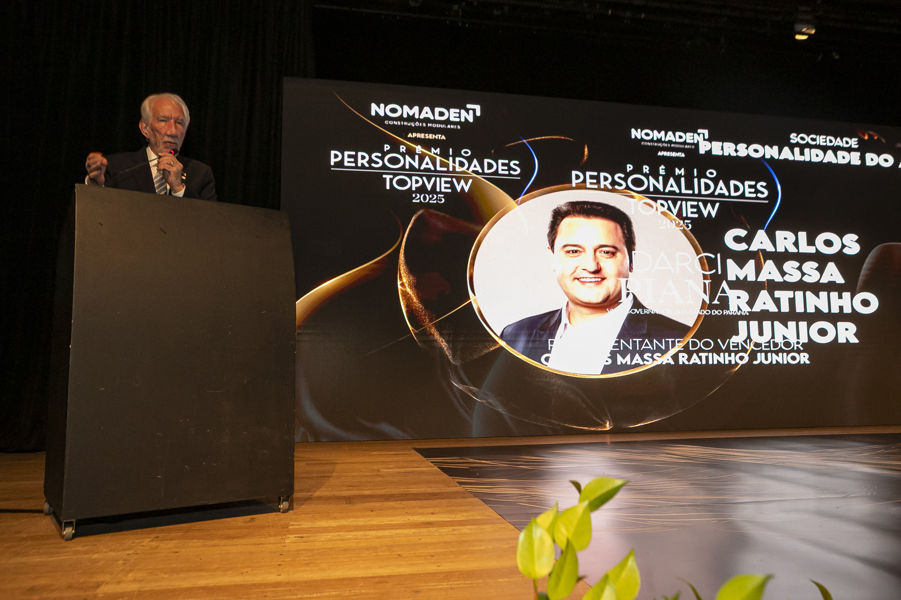 Governador Ratinho Junior é homenageado como Personalidade do Ano no Prêmio TOPVIEW 2025