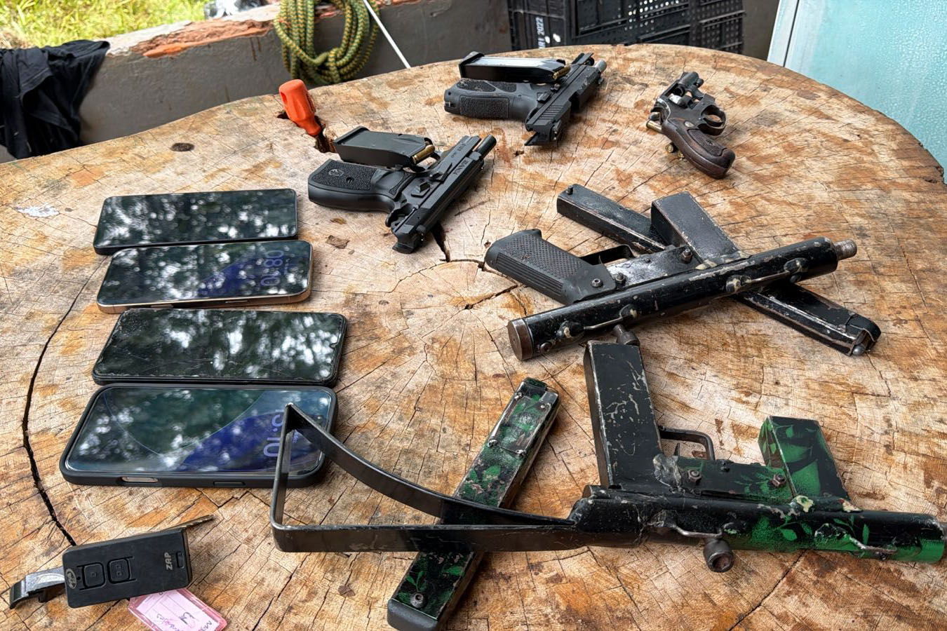 Polícia Militar do Paraná apreende mil celulares e armas em operação contra quadrilha de assaltantes