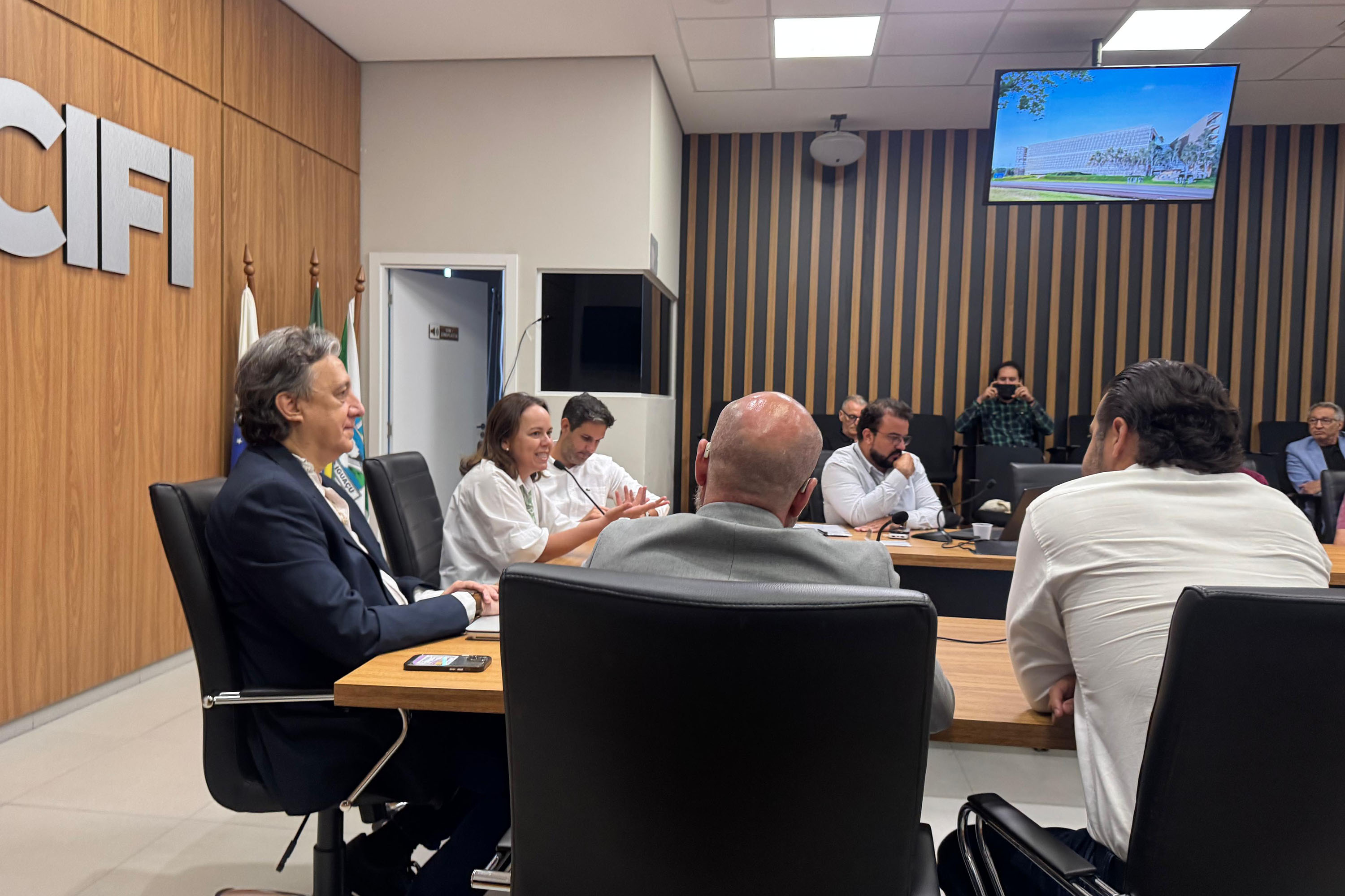 Audiência pública discute implantação do Centre Pompidou Paraná em Foz do Iguaçu