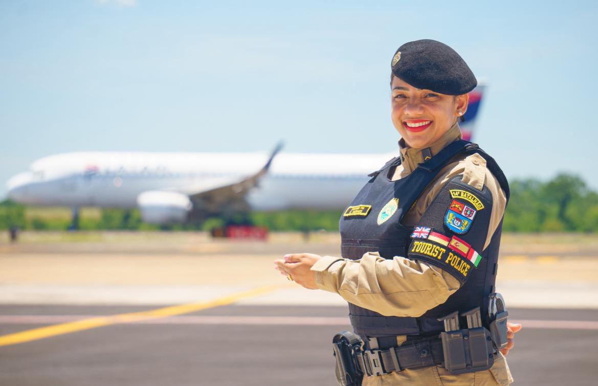 Polícia Militar do Paraná Intensifica Atendimento a Turistas Estrangeiros Durante o Verão