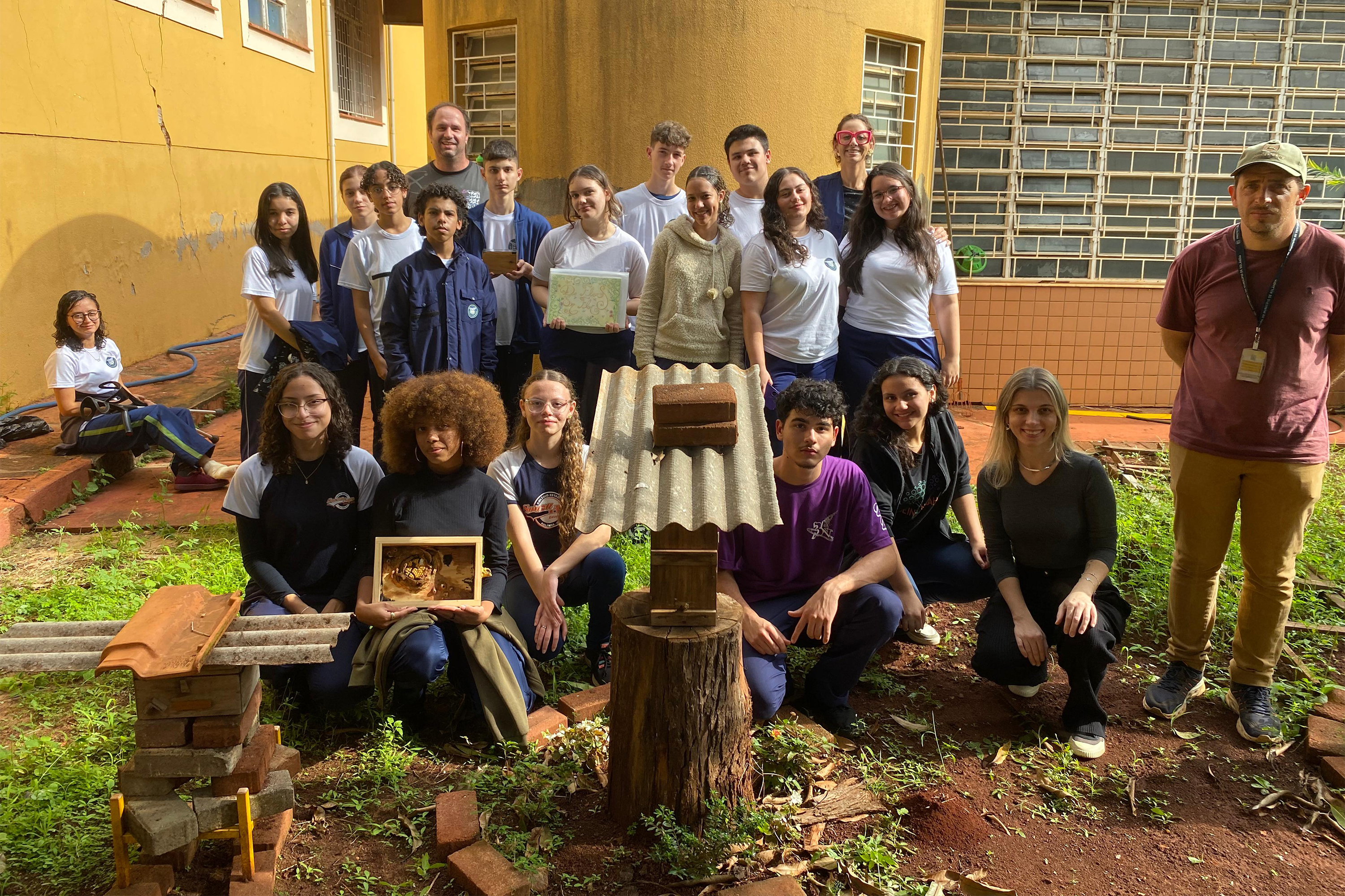 Clube de Ciências do Colégio Presidente Kennedy promove transformação ambiental em Rolândia