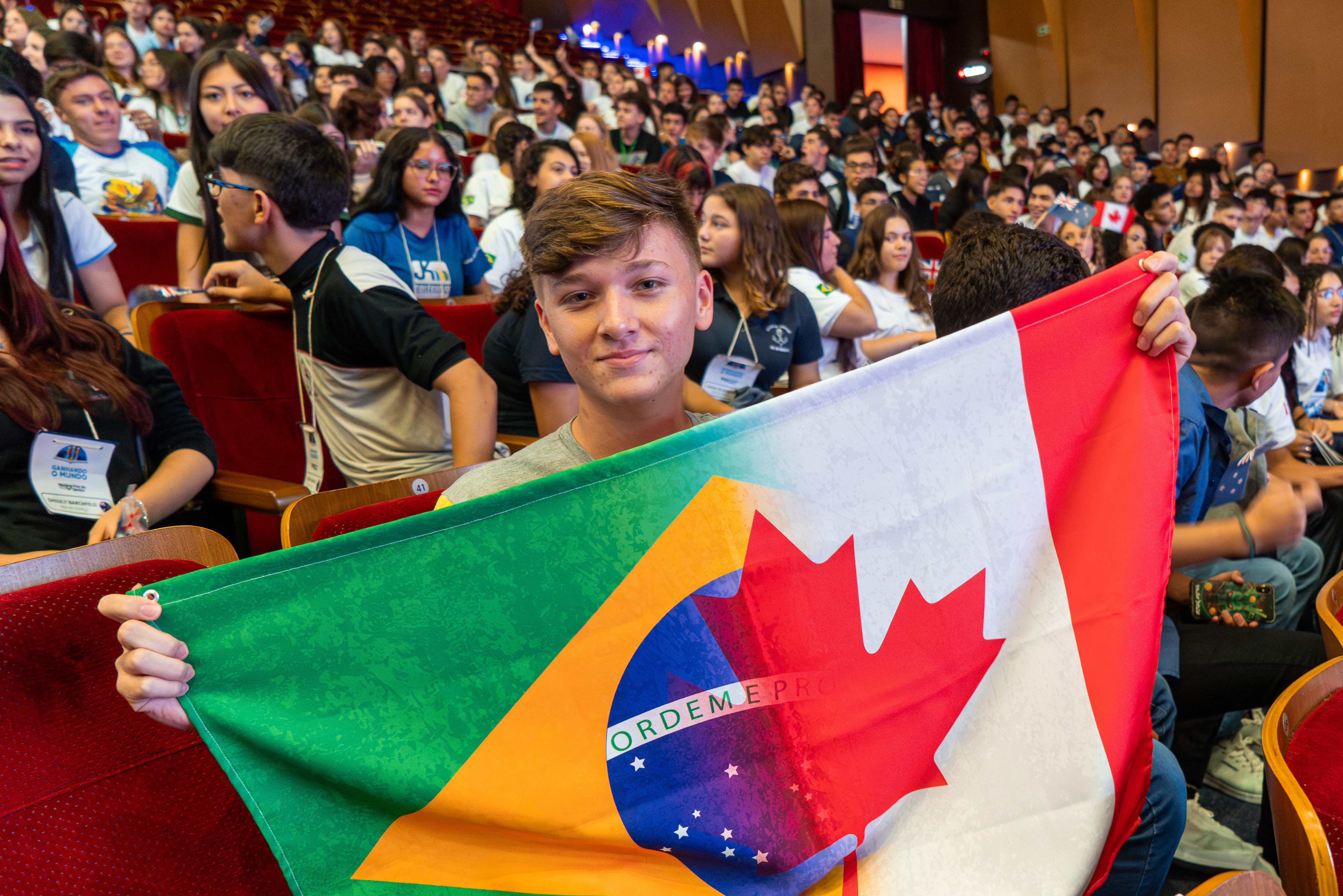 Estudantes do Paraná já podem se inscrever para o programa de intercâmbio Ganhando o Mundo 2027