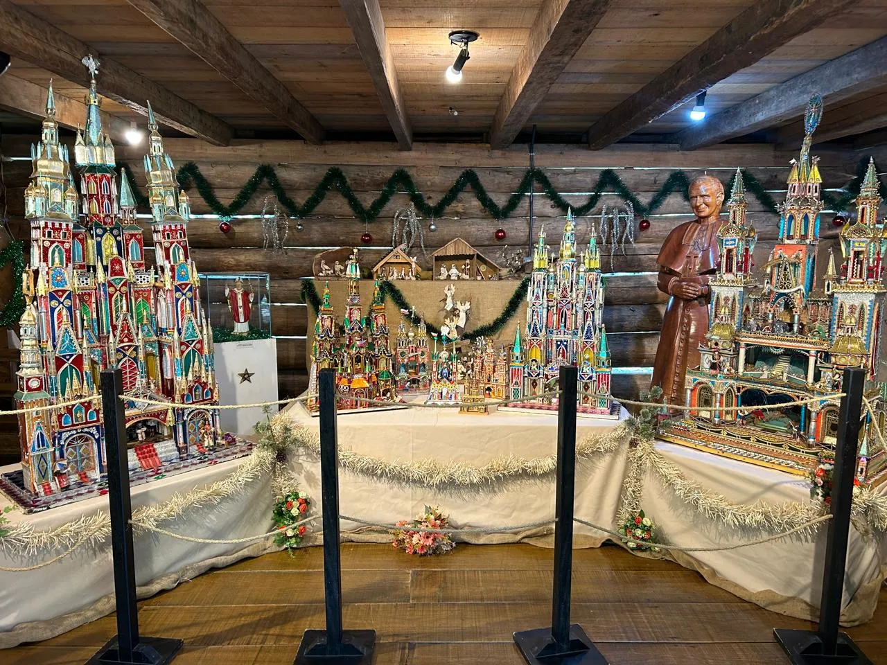 Exposição de Presépios de Cracóvia Encanta Visitantes em Curitiba