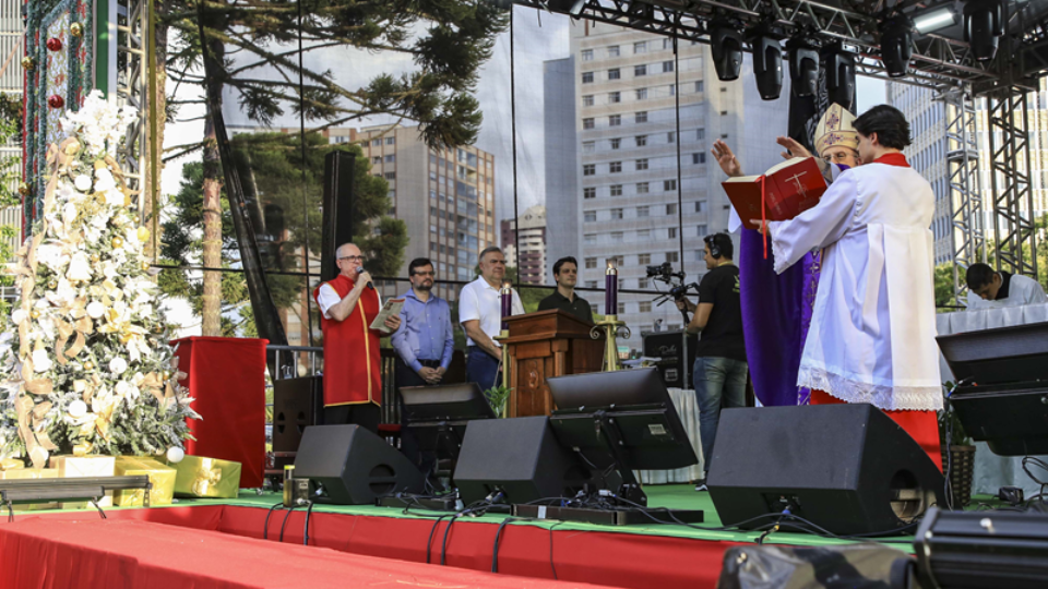 Prefeito Eduardo Pimentel participa do 22º Natal Solidário, que promove fé e arrecadação de alimentos na capital